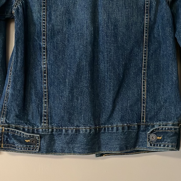 Old Navy Large jean jacket. Excellent used condition. 100% cotton. Med/dark blue - Picture 7 of 10
